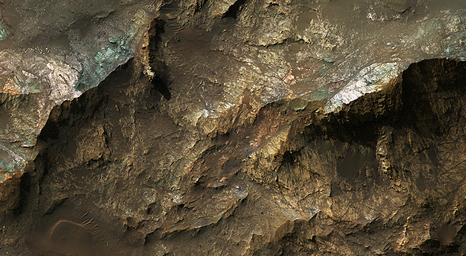 Mars Underground Exposed:  The Central Peak of Alga Crater