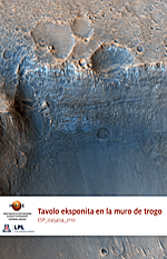 Tavolo eksponita en la muro de trogo