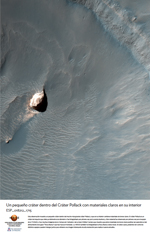 Un pequeño cráter dentro del Cráter Pollack con materiales claros en su interior