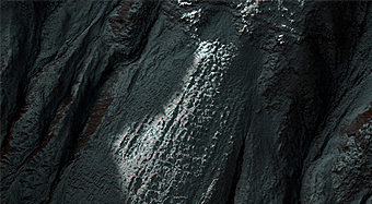 Παρακολούθηση Ρεμάτων στα Τοιχώματα Κρατήρα στην Χώρα των Σειρήνων (Terra Sirenum) 