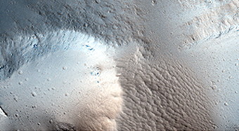 Dark Deposits around a Volcanic Fissure Adjacent to Tharsis Tholus