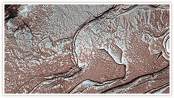 Luce invernale diffusa sulla scarpata di Chasma Boreale