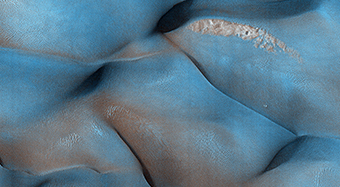 Two-Color Dunes in Meridiani Terra