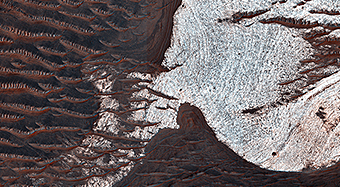 Rochas contendo água em Noctis Labyrinthus