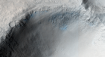 Un cratere da impatto nella Isidis Planitia