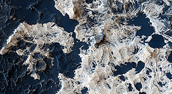 Schichten und Sand auf dem Boden des Schiaparelli Kraters