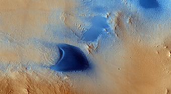 Dunes and Wind Streaks in Arabia Terra