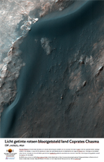 Licht getinte rotsen blootgetsteld land Coprates Chasma