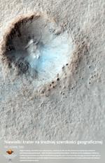 Niewielki krater na średniej szerokości geograficznej